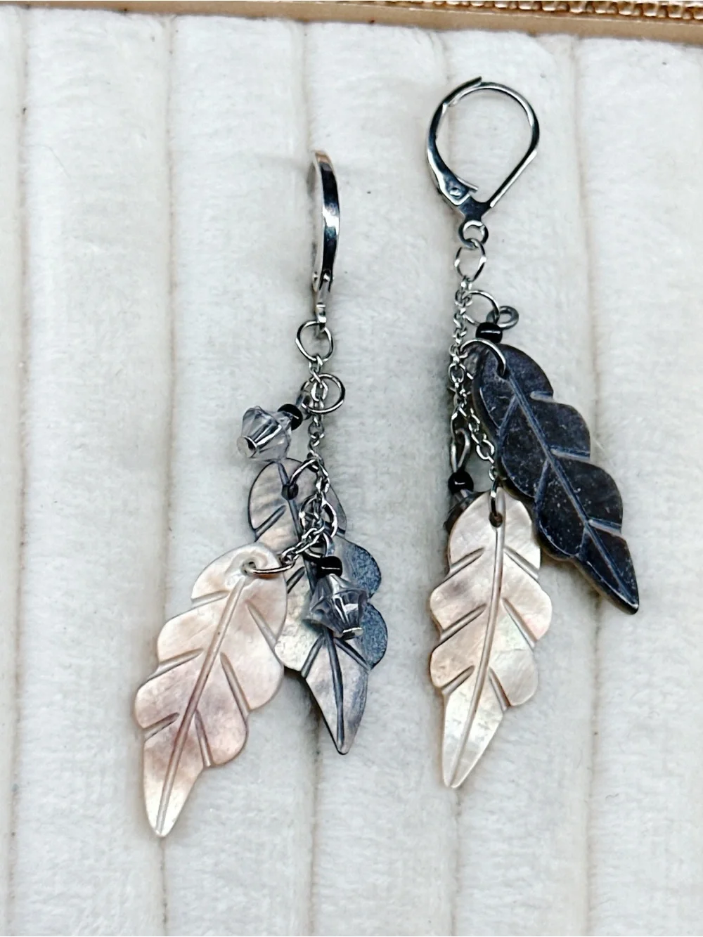 341gc. Taupe Shell Earrings Leverback